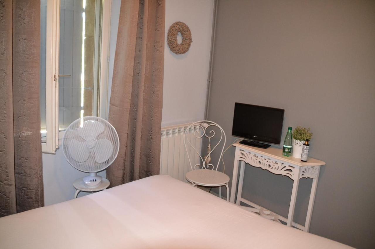 Maison Sous Le Pont Bed & Breakfast Meyras Exterior photo
