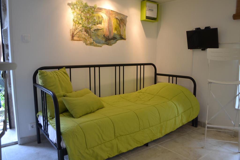 Maison Sous Le Pont Bed & Breakfast Meyras Exterior photo